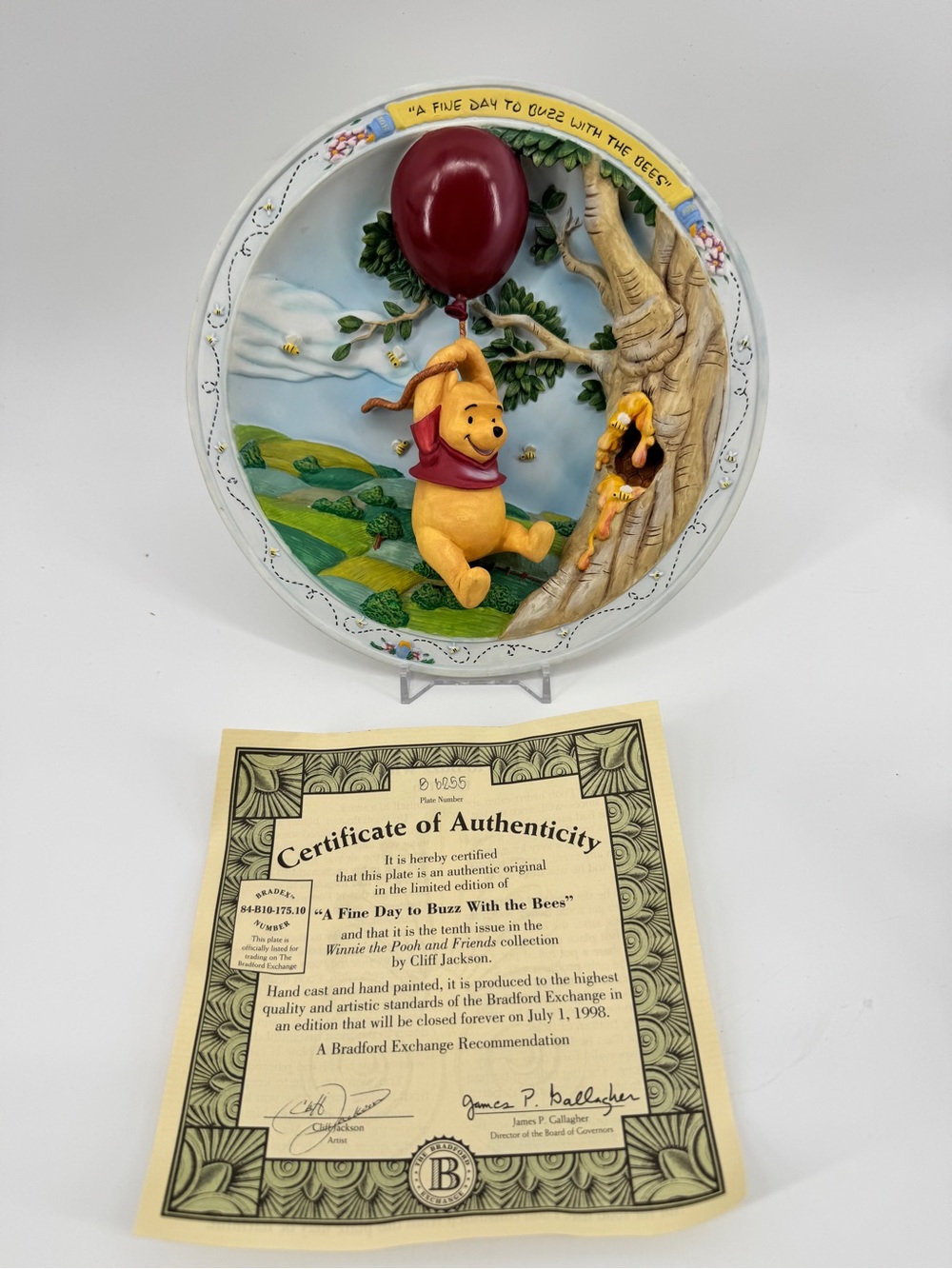 Vintage Winnie the Pooh‎ Balloon Wall Plate - Yellow & Red